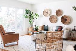 10 Tips to Decorating a blank wall: A blog about hanging pictures, paintings and other accessories on a wall.