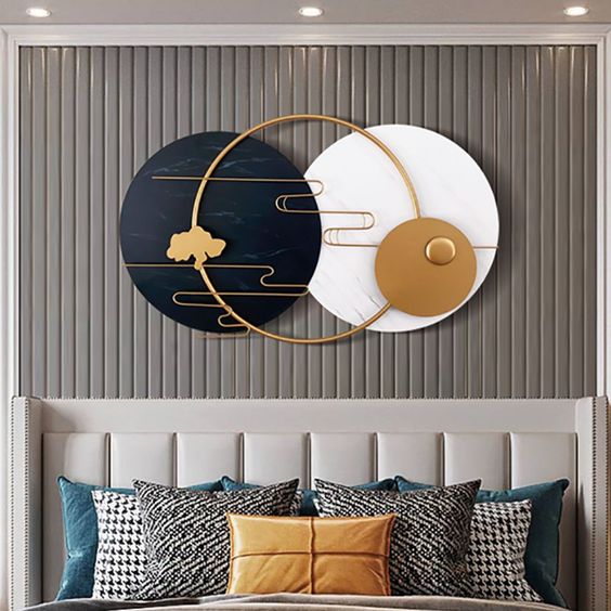 White And Black Shaped Metal Art Décor