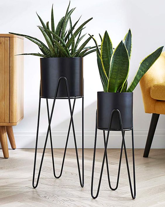 Set of 2 Black Metal Planter Stand
