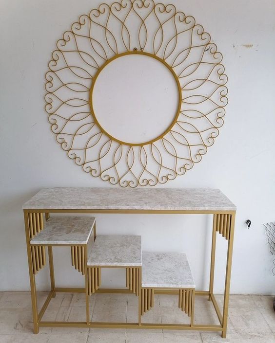 Unique Curvy Pattern Metal Wall Mirror